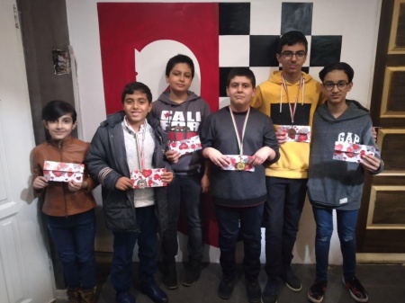 مسابقه شطرنج بمناسبت روز مادر